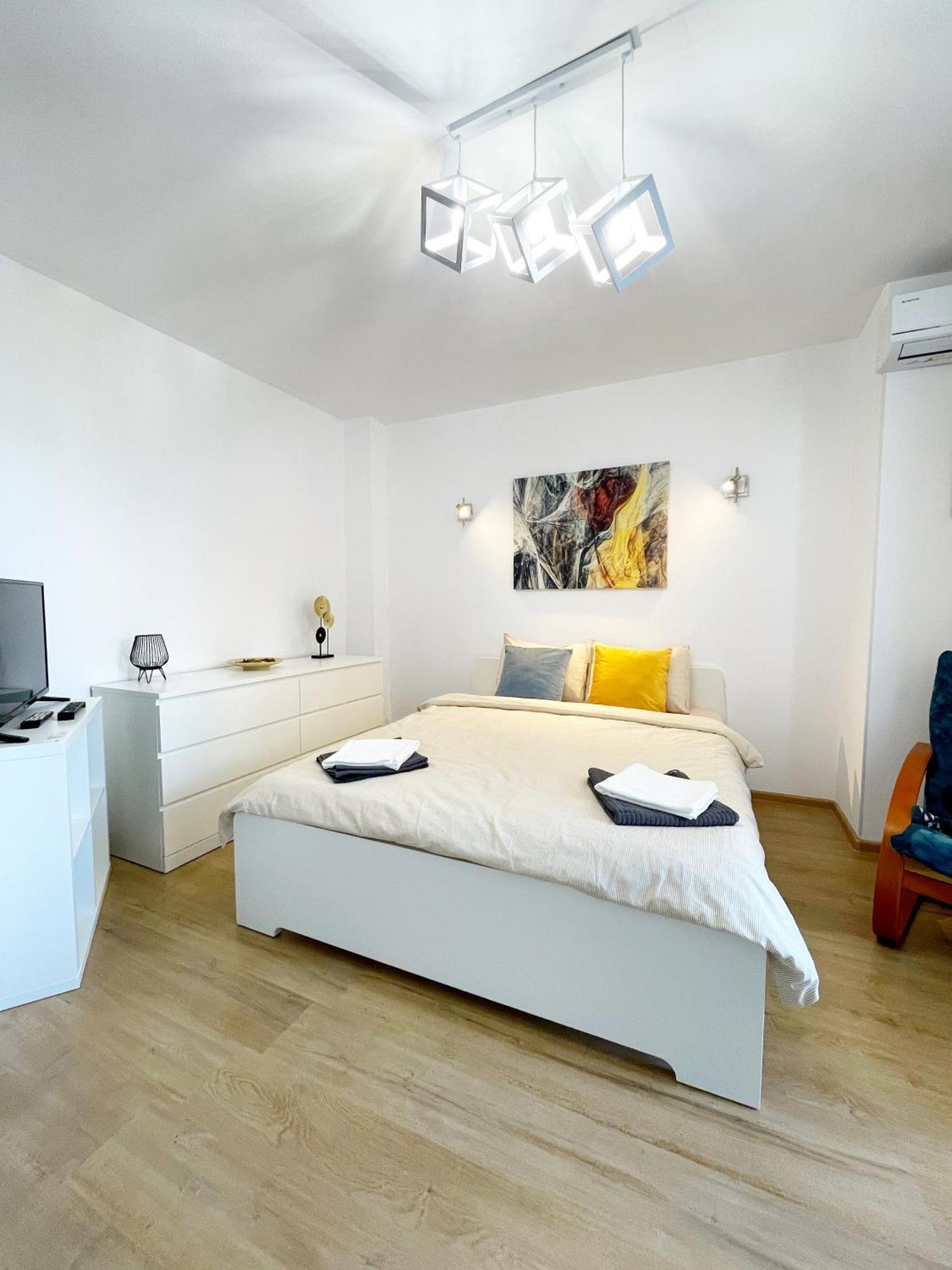 Alegro Studio Apartment Bukares Bagian luar foto
